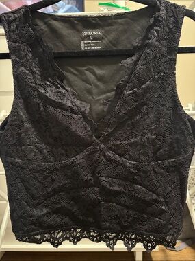 ReoRia Black Floral Lace Cropped Camisole
